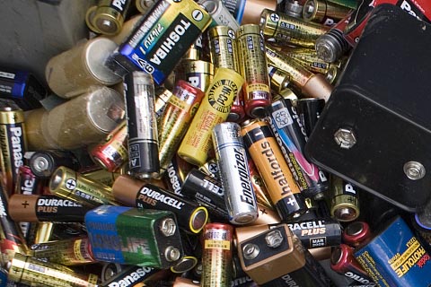 [振兴站前专业回收废旧电池]哪里有回收旧电瓶-专业回收铁锂电池